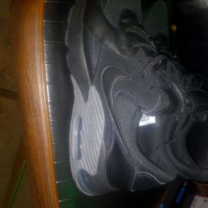Air maxes 10.5 black